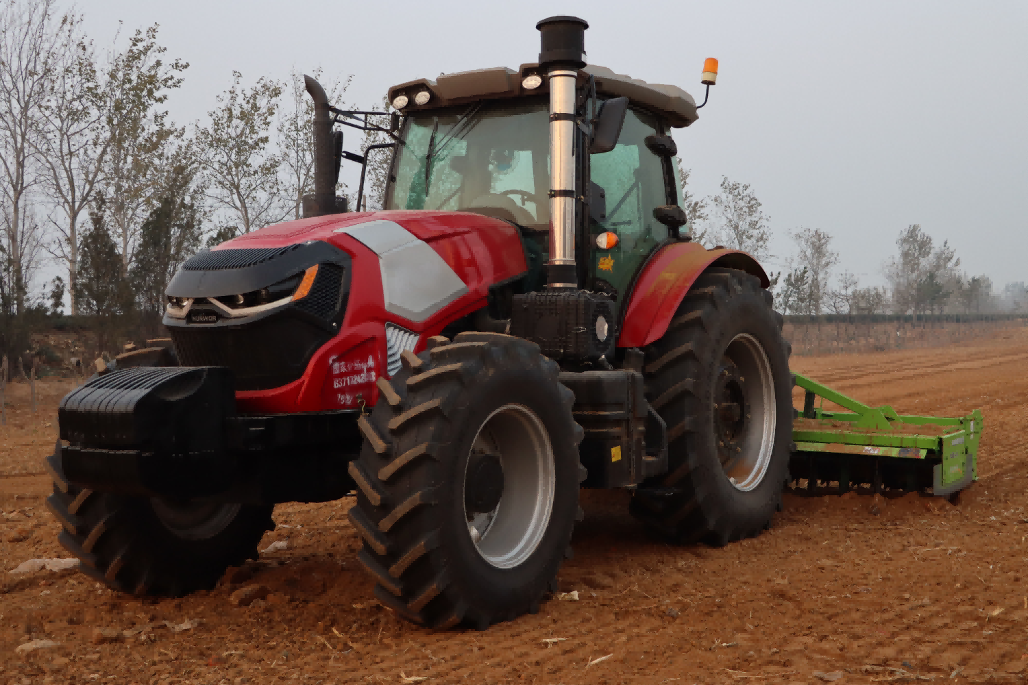 Conas na huirlisí feirme meaitseála a roghnú le haghaidh tarracóra