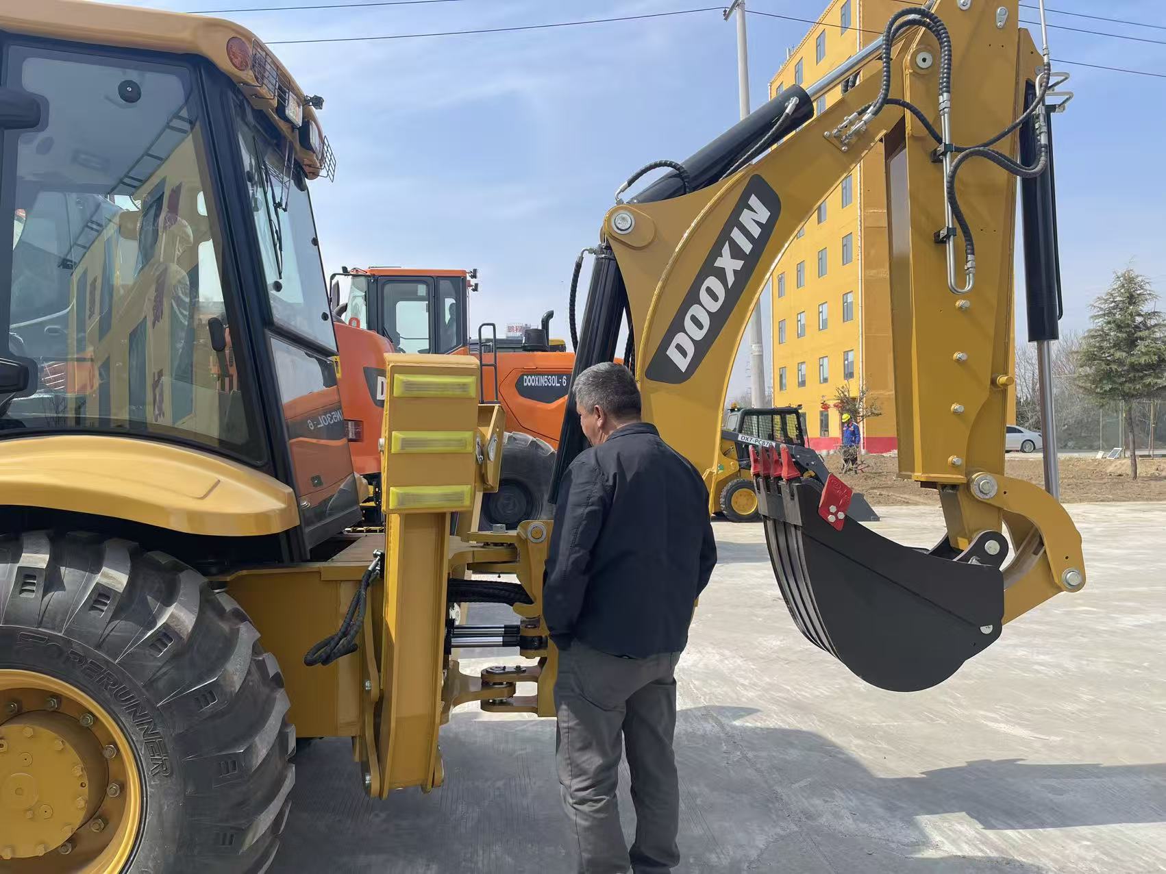 Custaiméirí Mheiriceá Theas Tabhair cuairt ar Ár Monarcha